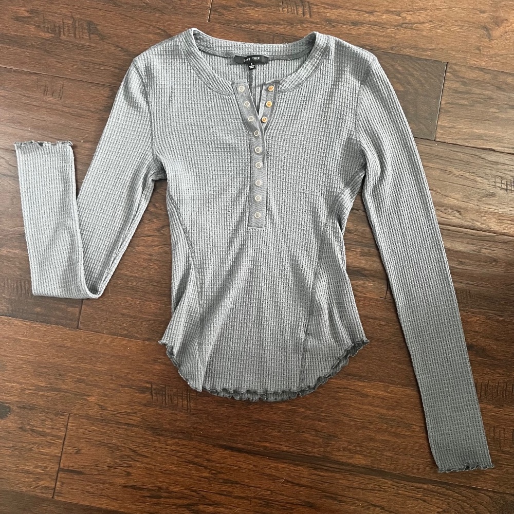 Love Tree Brand Gray Waffle Knit Long Sleeve Top Size Small